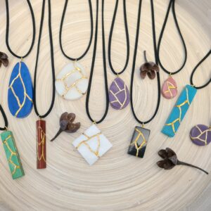 Collier résine style Kintsugi
